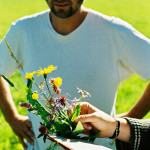 Etudiants fleurs herbe prairie