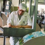 Homme usine fabrication Kiri