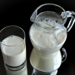 verre et carafe de lait
