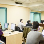 Etudiant classe ordinateur