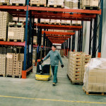 stockage homme chariot élévateur