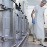 Usine, cantal, installation des moules pour le pressage